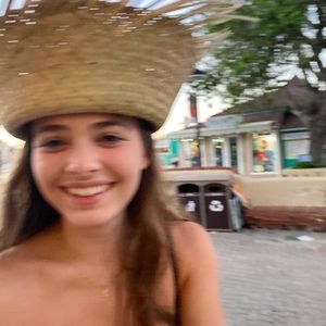 Meet your Posher, Claire